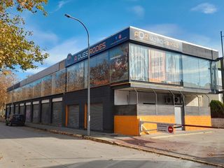 Bâtiment à usage industriel  Diseminado diseminados. Con fachada muy comercial