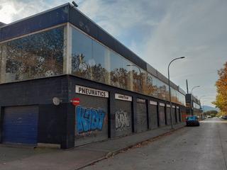 Industrial building  Diseminado diseminados. Con fachada muy comercial