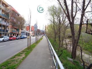 Pis  Carrer de la mare de du de montserrat. Con ascensor a un `paso de rambla modolell- ubicacion inmejorabl