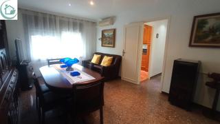 Piso en Centre. 1 real exterior y soleada a un paso de rambla modolell