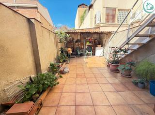 Casa adosada en Centre. Casa de pueblo con patio cerca de casco antiguo
