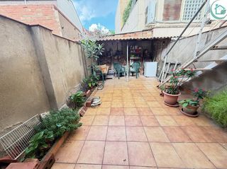 Casa adossada a Centre. ¡¡¡oportunidad única!! ¡ casa con patio y terraza superior - ubi