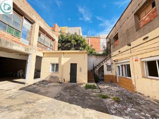 Maison à Centre. Gran casa independiente con terreno y parquing en zona casco ant