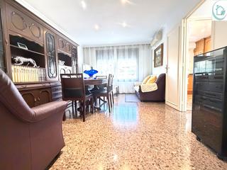 Flat in Centre. A un paso de la rambla modolell - 3 hab. exterior y soleado