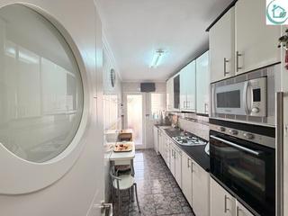 Piso  Carrer de salvador baroné. Oportunidad en salvador barone-centro - finca con ascensor+4 hab