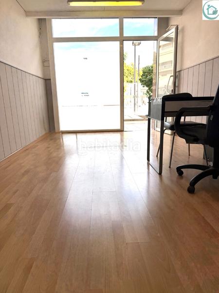 Foto 58b8bb2b-769f-43d2-849a-0b7c9a409500. Alquiler local comercial local diafano y soleado en zona siglo xxi en Viladecans