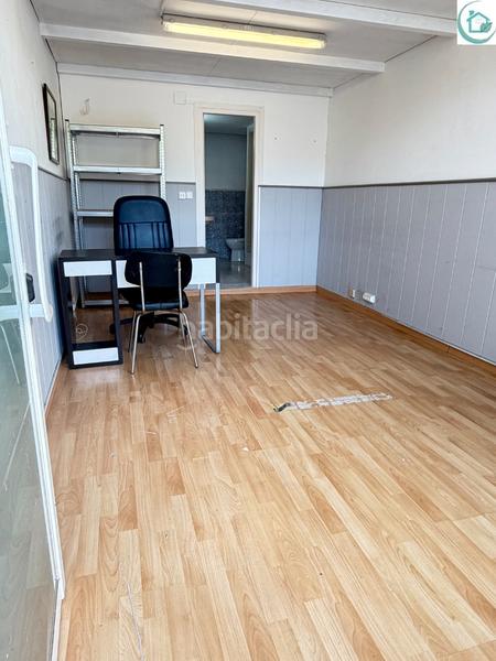Foto 8135afeb-1865-4c45-95c2-7c0df4ac0e8a. Alquiler local comercial local diafano y soleado en zona siglo xxi en Viladecans