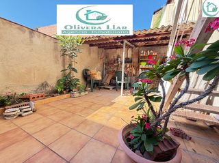 Casa adossada a Centre. ¡¡¡ oportunidad !!!! ¡ casa de una planta con patio y terraza su