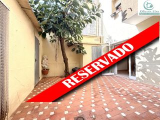 Flat in Centre. Planta baja exterior con terraza y trastero en zona centro