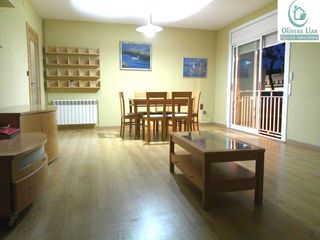 Rent Flat in Centre. Vivienda reformada de 3 habitaciones con balconera