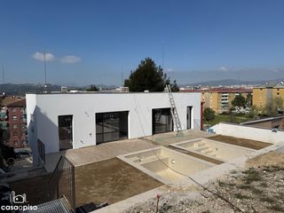 Semi detached house  Amèrica. Casa de nueva contruccion en can parellada