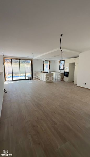 Foto 15956767-f902-4f50-aee5-60bf016fe442. Casa adossada amb calefacció piscina a Can Parellada Terrassa