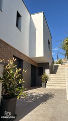 Casa adossada a Amèrica