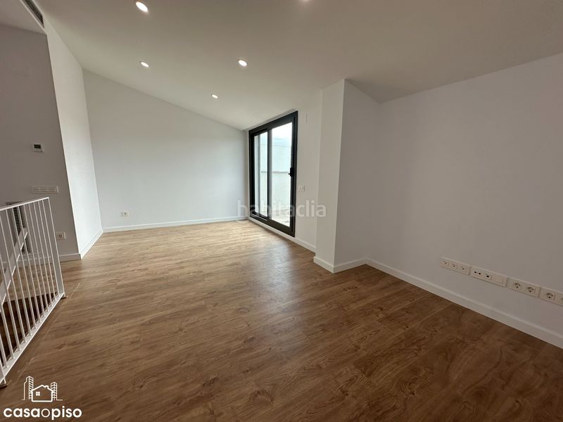 Foto b9f3d0c8-336a-423f-ba1b-6f4eb6e89c19. Dúplex amb calefacció a Segle XX Terrassa