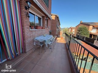 Reihenhaus  Estela ibérica. Amplia casa con local en santa perpètua de mogoda con patio, ter