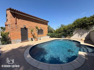 Haus  Anuar el sadat. Vive a lo grande en castellnou   366 m  piscina privada