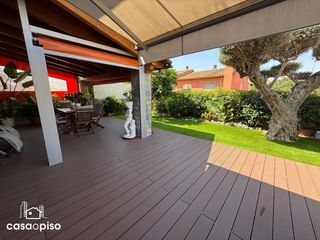 Casa adossada  Puigmal. Amplia casa de 4 dormitorios con jardín privado i garaje. tu nue