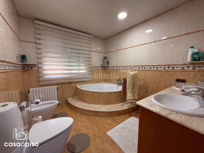 Foto bebfe7fc-9dbf-495d-8673-6c1ec604bfdf. Casa adossada amb calefacció a Polinyà