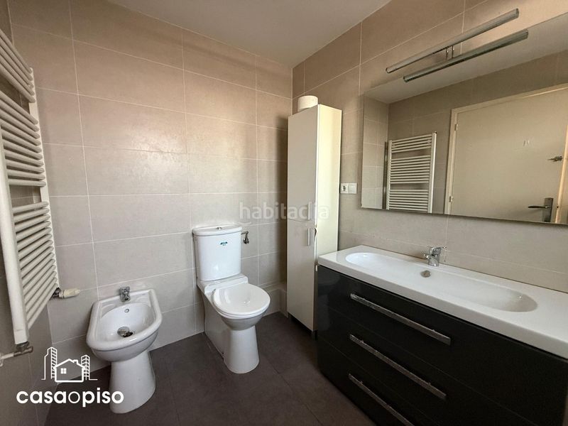 Foto 1be312d8-eb09-4a67-9044-5d4759e4e689. Casa adossada amb calefacció a Roc Blanc Terrassa