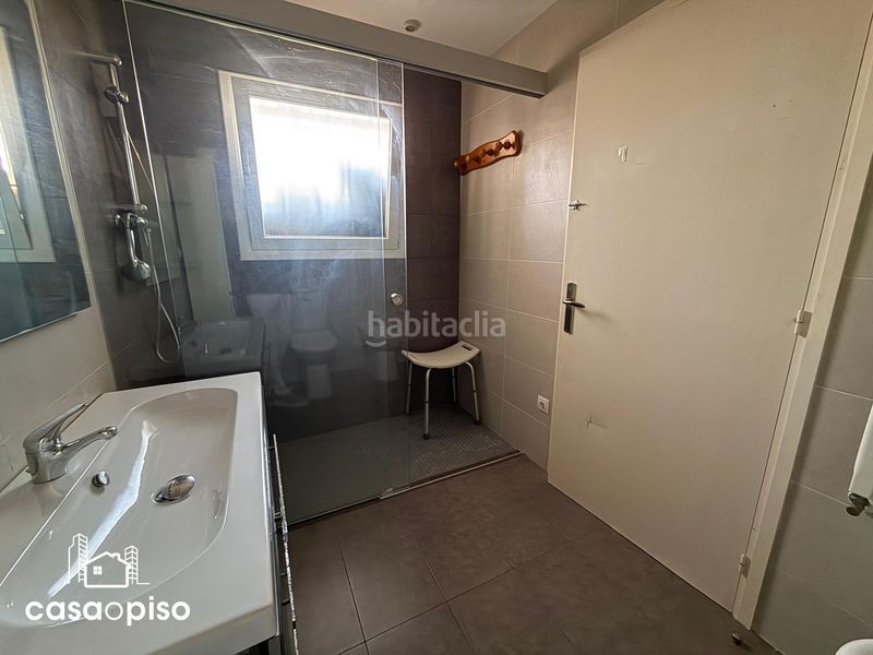 Foto a8af8da9-84ee-4fa2-8e00-338d6f3a452d. Casa adossada amb calefacció a Roc Blanc Terrassa