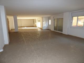 Location Bureau à Poble Nou. Local divisible  en alquiler en zona c. barcelona de manresa