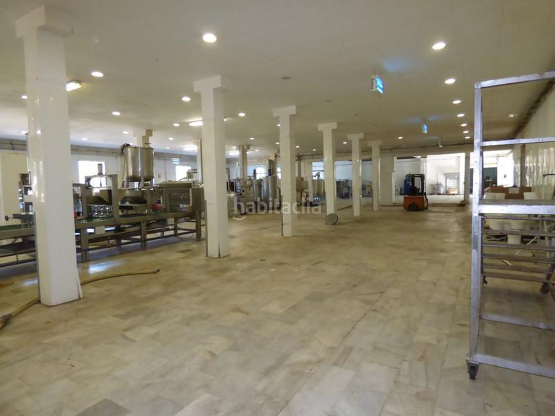 Foto 503ff92a-6868-4a6b-baff-f13394025950. Fabrikhalle in Navàs