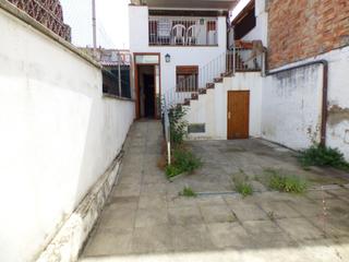 Casa a Navarcles. Casa en venta en navarcles con inquilino y muchas posibilidades