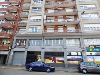 Rent Office space in Centre - Passeig i Rodalies. Oficina en primera linea pere iii o se aporta local para negocio