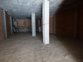 Local Comercial a Plaça Catalunya. Amplio local comercial en venta en manresa con capacidad para 5