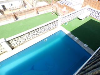 Lloguer Xalet a Pont de Vilomara i Rocafort (El). Chalet independiente con piscina, campo de fútbol y amplias terr