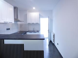 Flat in Font dels Capellans - Sagrada Familia. Piso con reforma a estrenar con  3 hab. y buenas vistas en crta.
