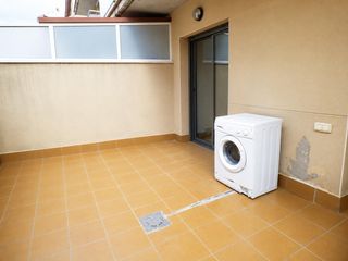 Rent Flat in Carretera de Vic - Remei. Piso seminuevo con terraza en carretera de vic  1 habitación dob