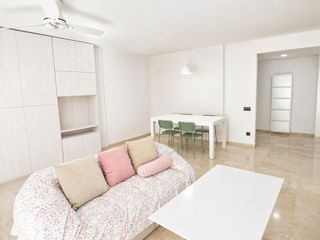 Piso en Font dels Capellans - Sagrada Familia. Vivienda exclusiva de 3 habitaciones, seminueva,  con piscina co