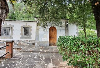 Maison à Sant Salvador de Guardiola. Casa con amplio terreno en el calvet, sant salvador de guardiola