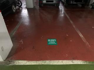 Aparcament cotxe a Calle general prim 7. Plaza de parking de 11 m² en venta en calle general prim de corn