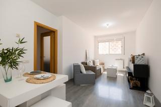Pis  Carrer d'arnau de mercader. piso de 3 habitaciones en finca con ascensor, con parking y tra