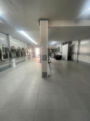 Lloguer Local Comercial  Carrer de santa teresa. Gran local y buen precio para iniciar tu negocio