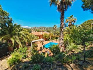 Xalet  Baixada costa de llevant. Villa en la montgoda con piscina, jacuzzi, bosque privado, barca