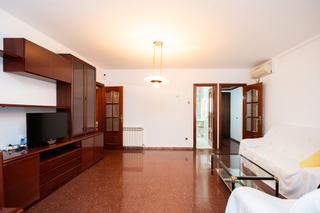 Pis  Carrer de la costa brava. vivienda de 3 habitaciones, balcn y lavadero en el corazn de