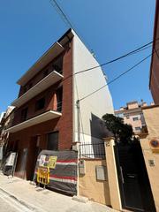 Dúplex  Carrer de josep masgrau i tió. Ático-dúplex de 2 habitaciones + buhardilla de obra nueva en el