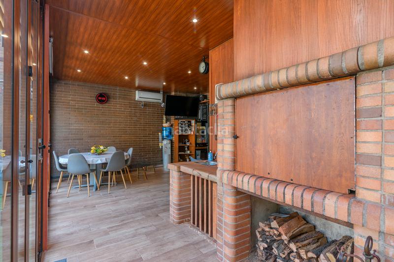 Foto 0775b740-9091-4cf2-ac6c-355e7740de09. Casa amb calefacció aparcament piscina a La Roureda Viladecans