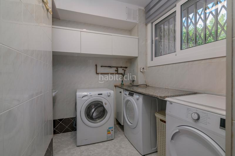 Foto 08490038-890a-475c-8299-d2b08739860d. Casa amb calefacció aparcament piscina a La Roureda Viladecans