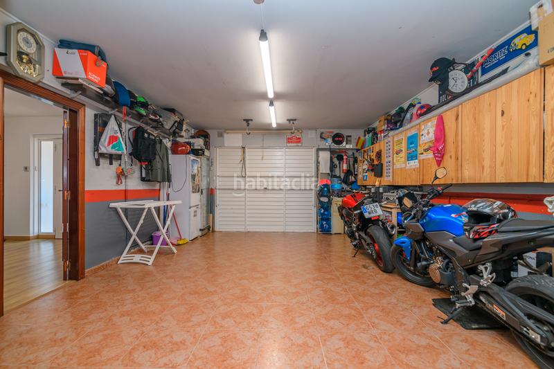 Foto 09afcde1-c07d-4d8a-83ff-2c2b0a8f2193. Casa amb calefacció aparcament piscina a La Roureda Viladecans