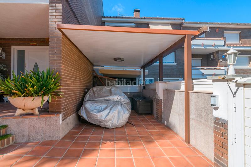 Foto 0c784703-021e-4bc7-90fa-0beaff377f34. Casa amb calefacció aparcament piscina a La Roureda Viladecans