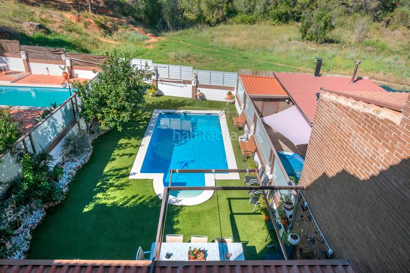 Foto 0f4f1c10-824f-469b-a80e-7c59903135b2. Casa amb calefacció aparcament piscina a La Roureda Viladecans