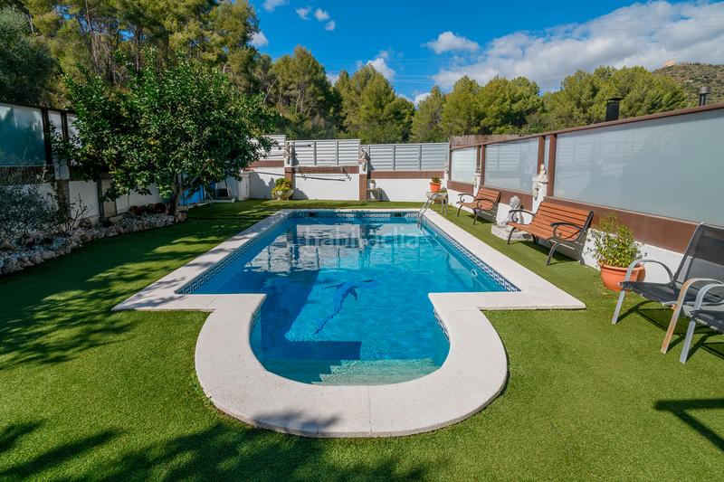 Foto 1d6a7b70-a611-4504-8a46-ee05fe9e8237. Casa amb calefacció aparcament piscina a La Roureda Viladecans