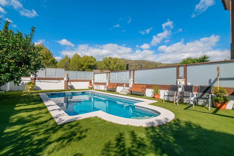 Foto 2038e310-96b3-4ece-83d7-49de98976ea0. Casa amb calefacció aparcament piscina a La Roureda Viladecans