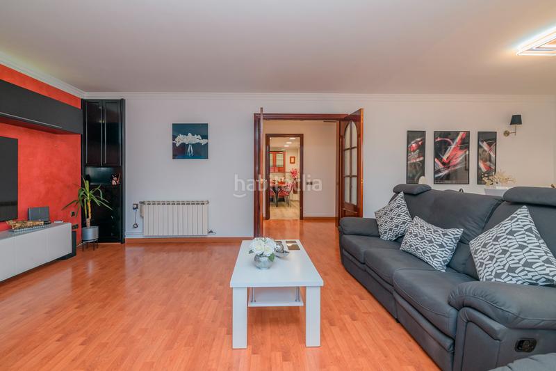 Foto 20c70ad0-70a1-4187-a4f2-a4fc6b4f1030. Casa amb calefacció aparcament piscina a La Roureda Viladecans