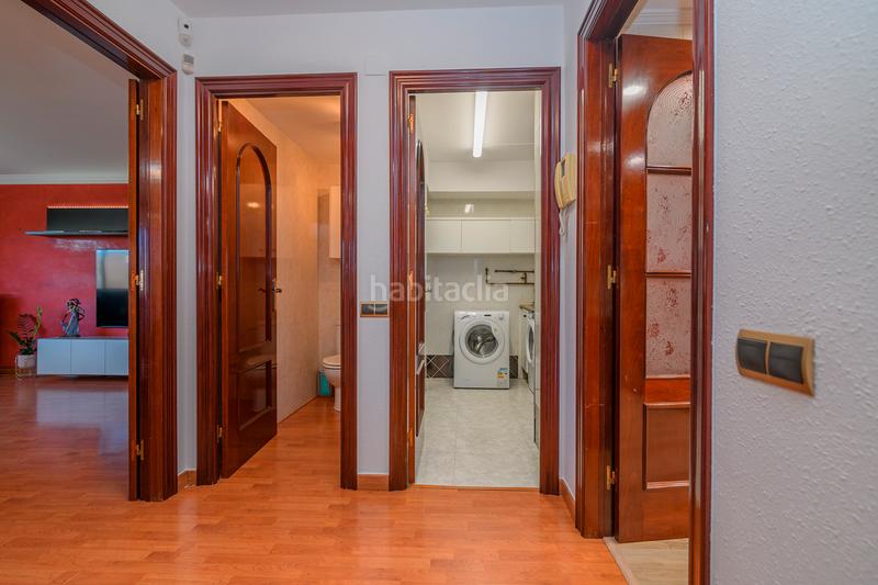 Foto 4357bcd1-88e3-4d29-8b63-bdbcea8738c0. Casa amb calefacció aparcament piscina a La Roureda Viladecans