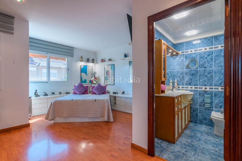 Foto 435bee96-2d9b-4439-ba76-0d4a32f54627. Casa amb calefacció aparcament piscina a La Roureda Viladecans